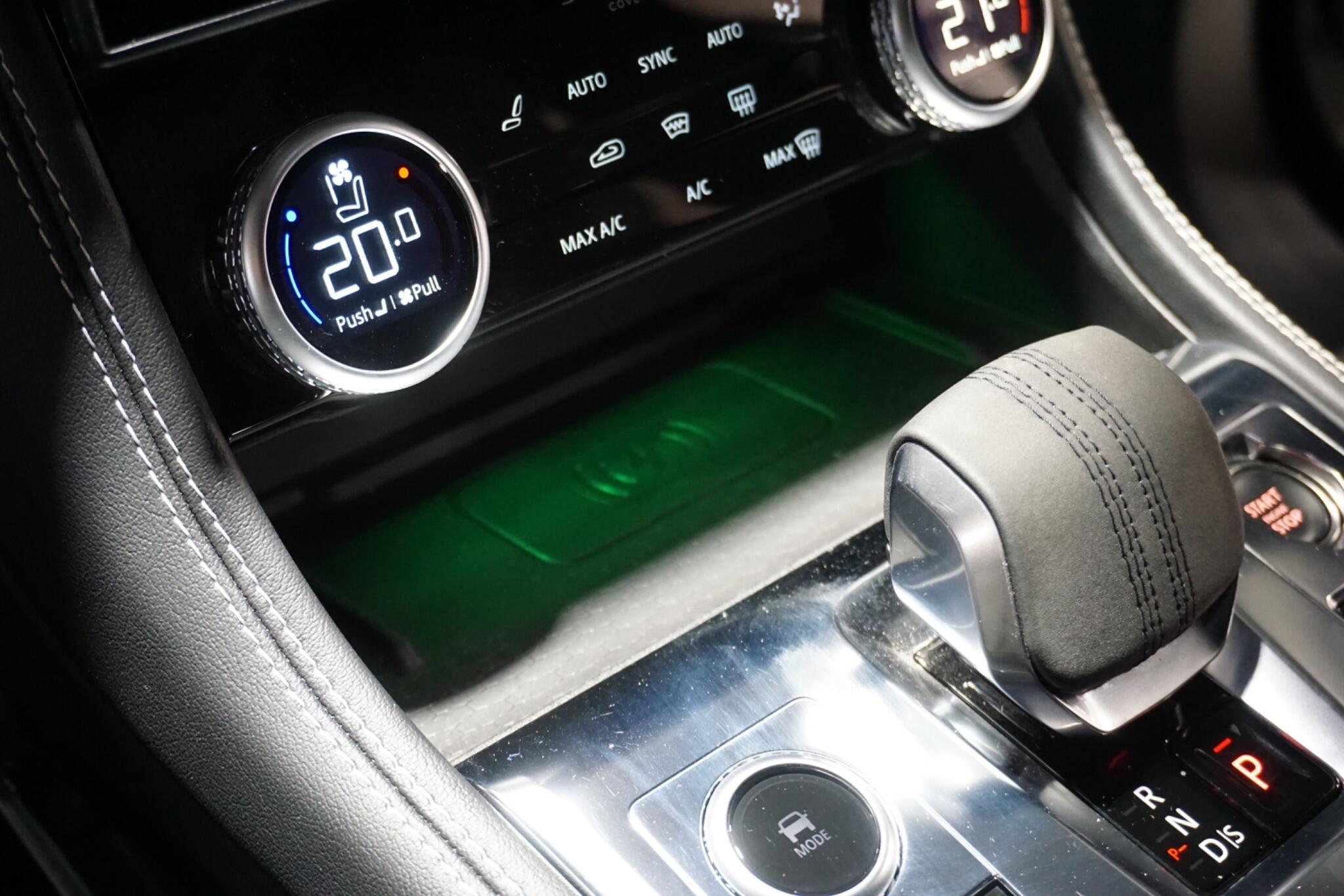 Jaguar F-PACE 3.0 D300 MHEV R-Dynamic HSE Black SUV 5dr Diesel Auto AWD Euro 6 (s/s) (300 ps)